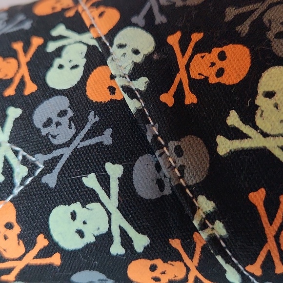 Tommy Bahama Glow-In-The-Dark Skull print loafers - Picture 9 of 9